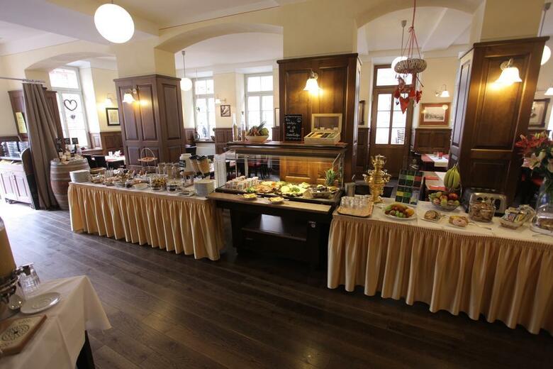 Hotel Goldener Falke