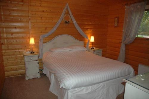 Lodge Kenwick Woods