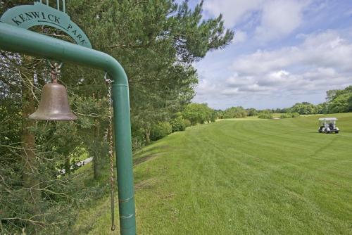 Lodge Kenwick Woods
