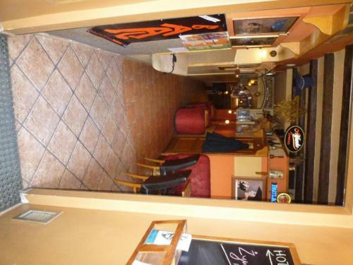 Hostal Academus - Cafe/pub & Guest House