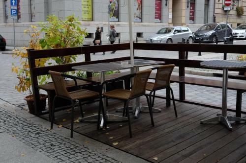 Hostal Academus - Cafe/pub & Guest House