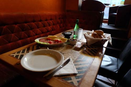 Hostal Academus - Cafe/pub & Guest House