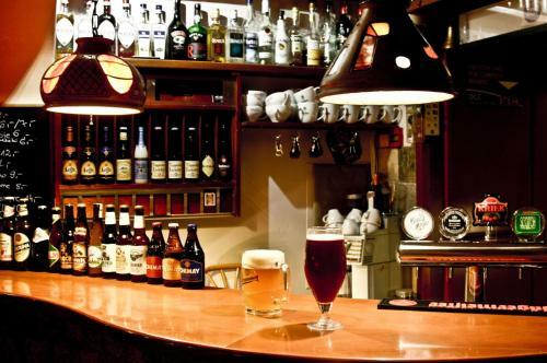 Hostal Academus - Cafe/pub & Guest House