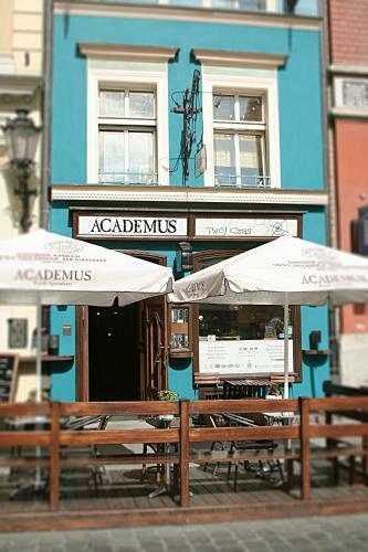Hostal Academus - Cafe/pub & Guest House