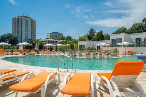 Hotel Mera Resort