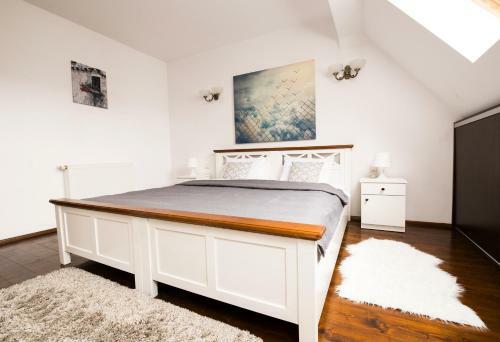 Charming Fireplace Apartment