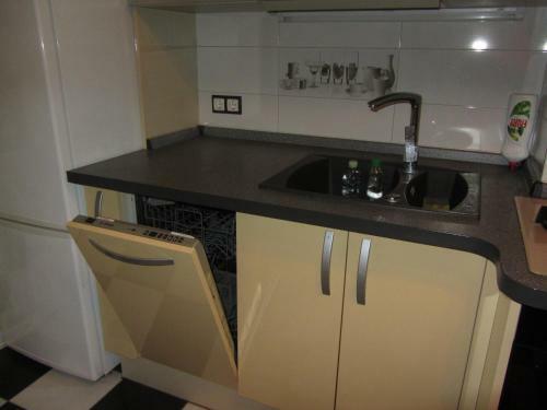 Apartment On Dmitriya Donskogo 20