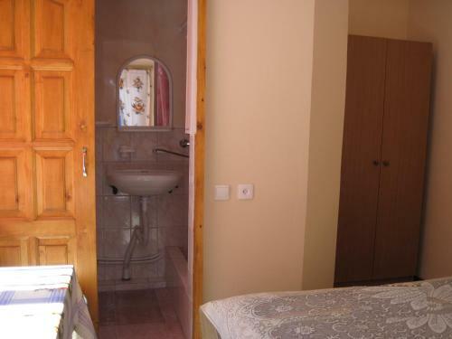 Hostal Liana Guest House