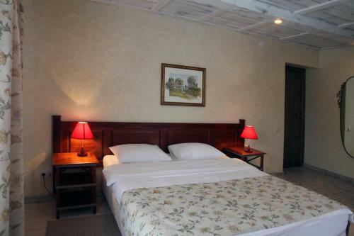 La Mezon Hotel