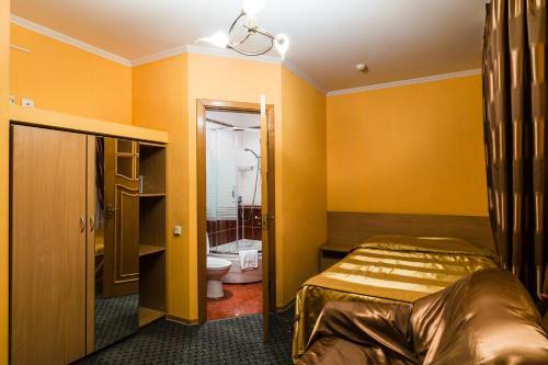 Old Flat Hotel On Grecheskiy