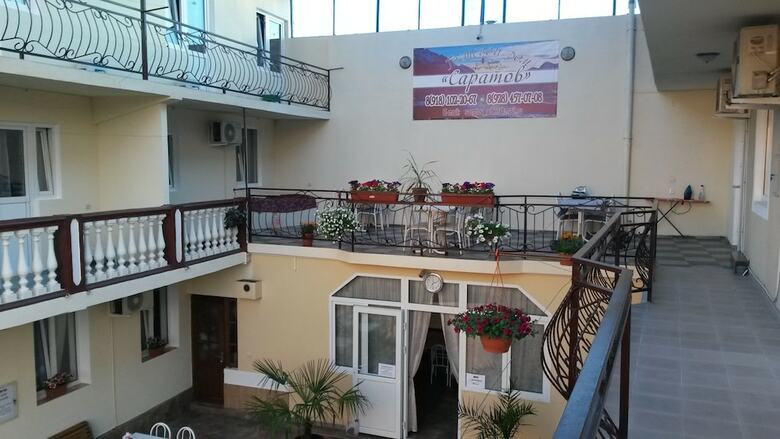 Hostal Saratov Guest House