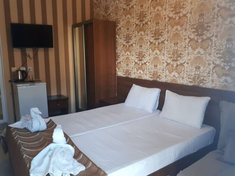 Hostal Saratov Guest House