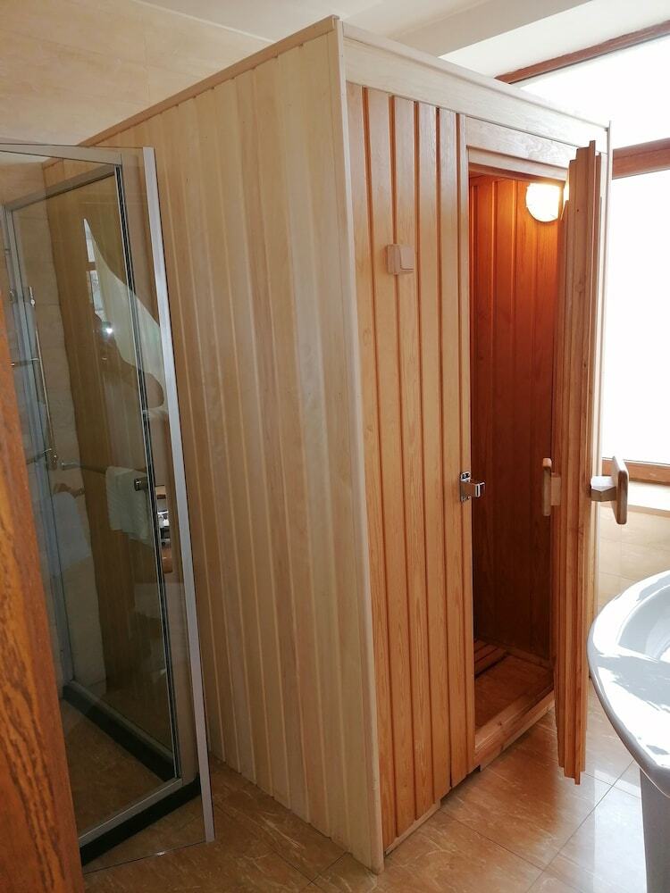 Hotel Happy Inn Na Sofiyskoy
