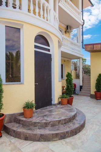 Hostal Orange House Guest House
