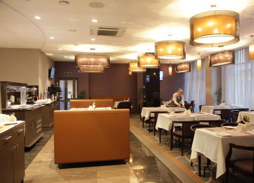 Tenet Hotel