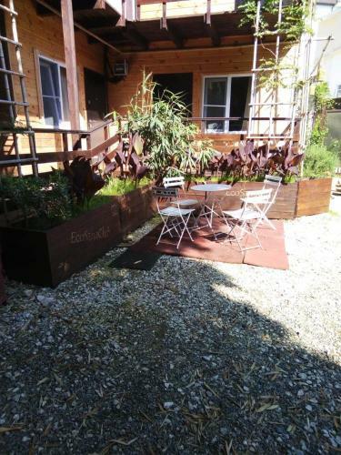 Hostal Bamboo Khutor Guest House