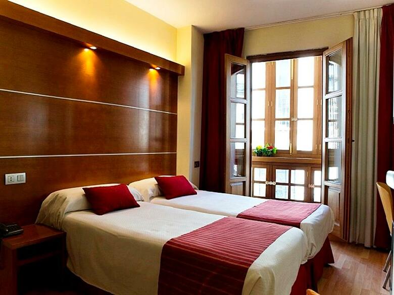 Hotel Puerta De Las Granadas