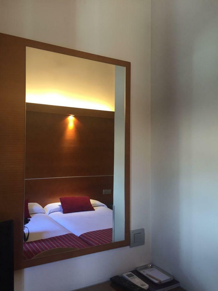 Hotel Puerta De Las Granadas
