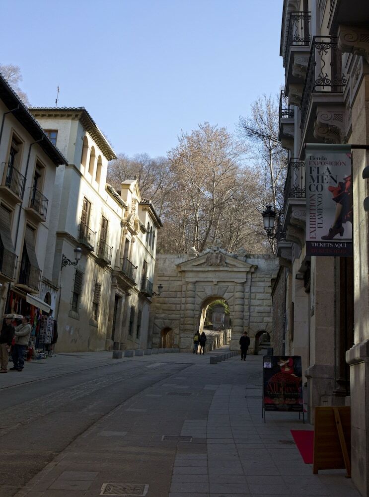 Hotel Puerta De Las Granadas