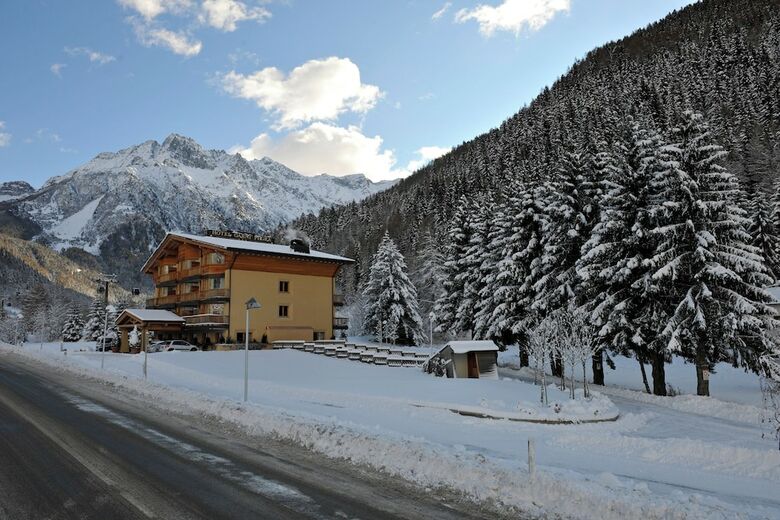 Hotel Garn� Pegr�