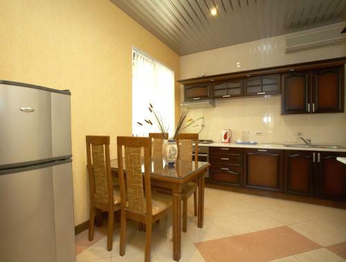 Hostal Holiday Home Mamaika