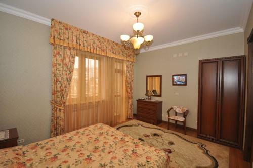 Hostal Holiday Home Mamaika