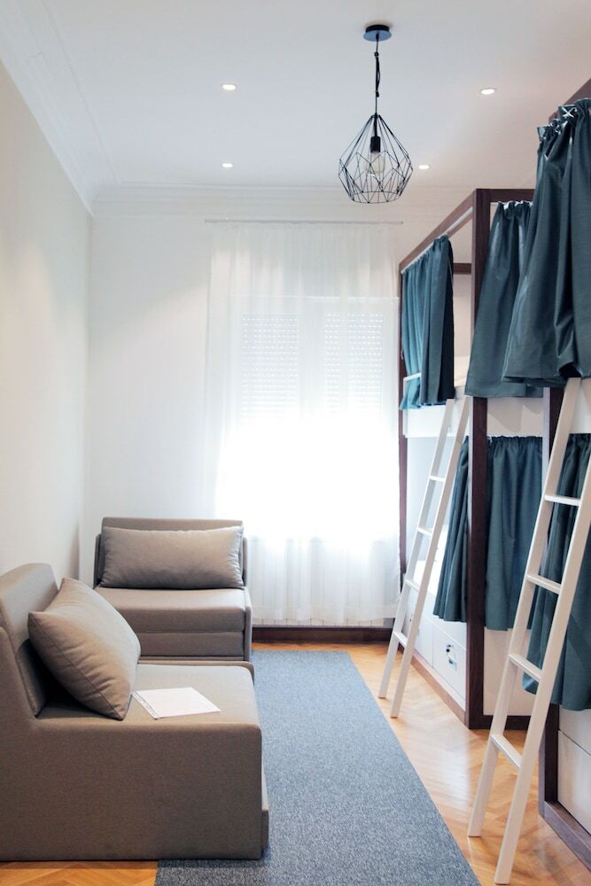 Hostel Karavan Inn