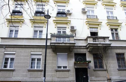 Crown Apartment - Your Royal Stay