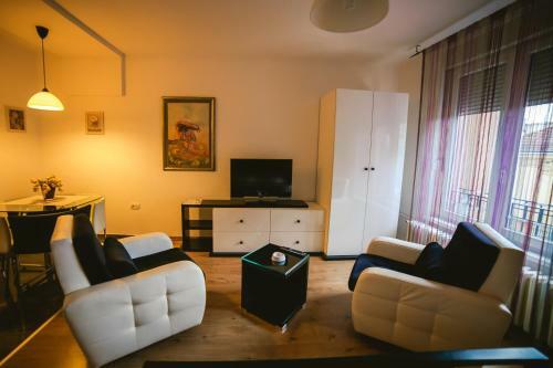 Lina Apartments
