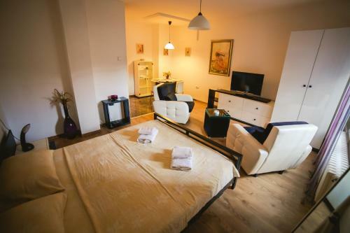 Lina Apartments
