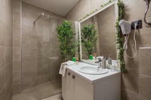 Central Business Apartment