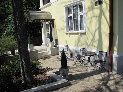 Hostal Villa Hedonia Rooms