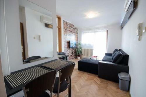 Apartman Square Five