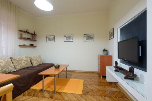 M&m Downtown Apartment