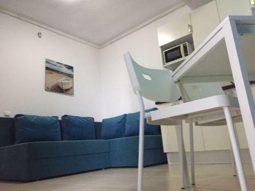 Apartment Dyana White Summerland