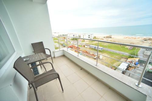 Apartment Dyana White Summerland