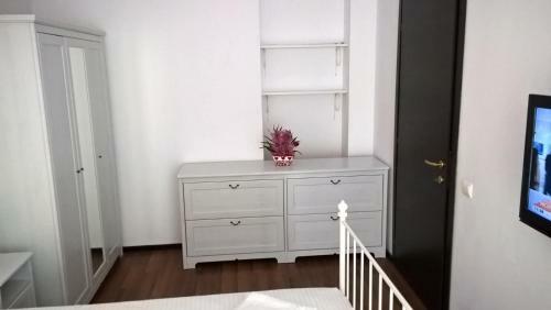 Apartment Dyana White Summerland