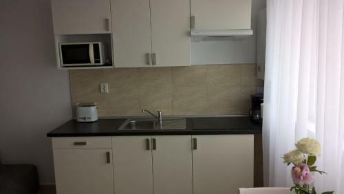 Apartment Dyana White Summerland