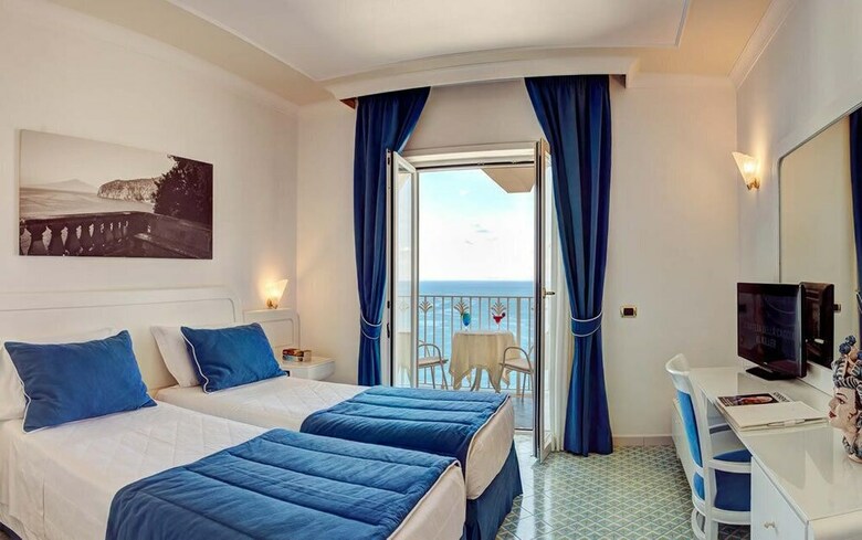 Grand Hotel Riviera(.)