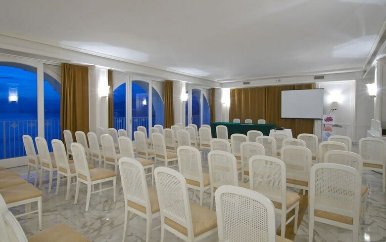 Grand Hotel Riviera(.)