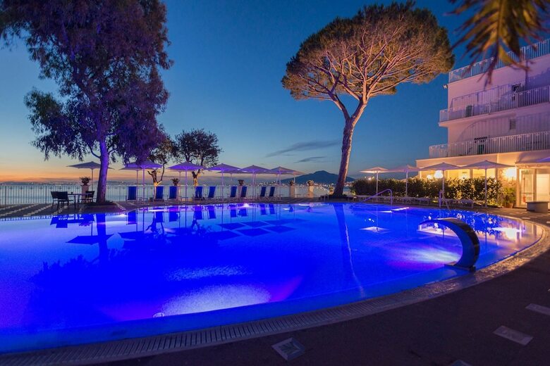 Grand Hotel Riviera(.)