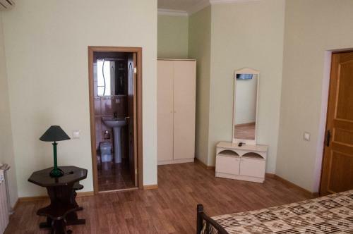 Hostal Solnechny Guest House