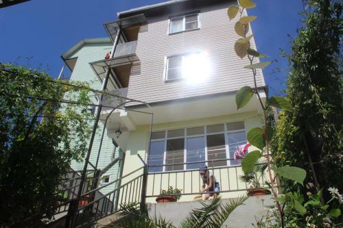 Hostal Marinka Guest House