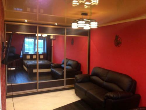 Apartment On Trekhsvyatskaya 28