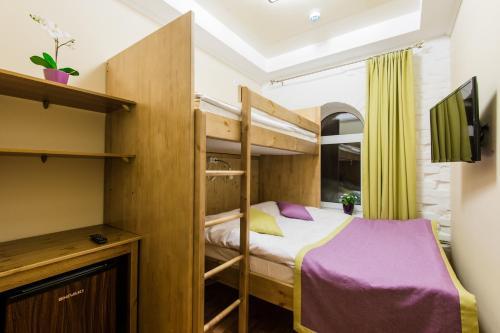 Hit Hotel