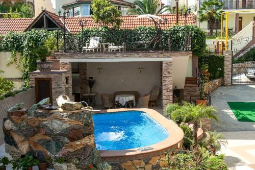 Hostal Dinastiya Guest House