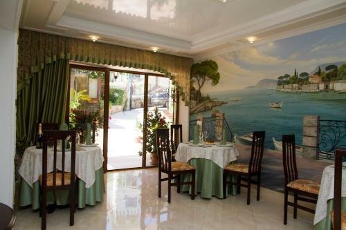 Hostal Dinastiya Guest House