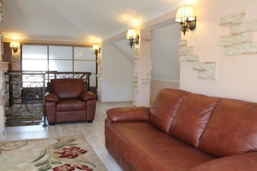 Hostal Dinastiya Guest House