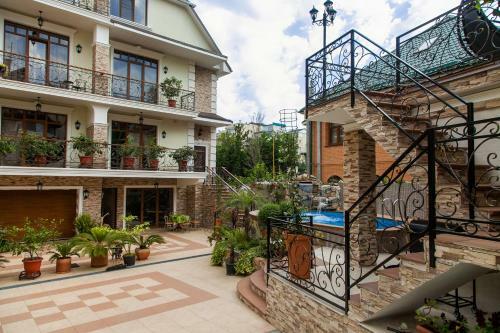 Hostal Dinastiya Guest House