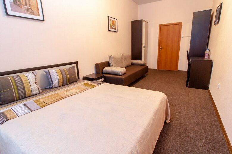 6 Rooms Mini Hotel